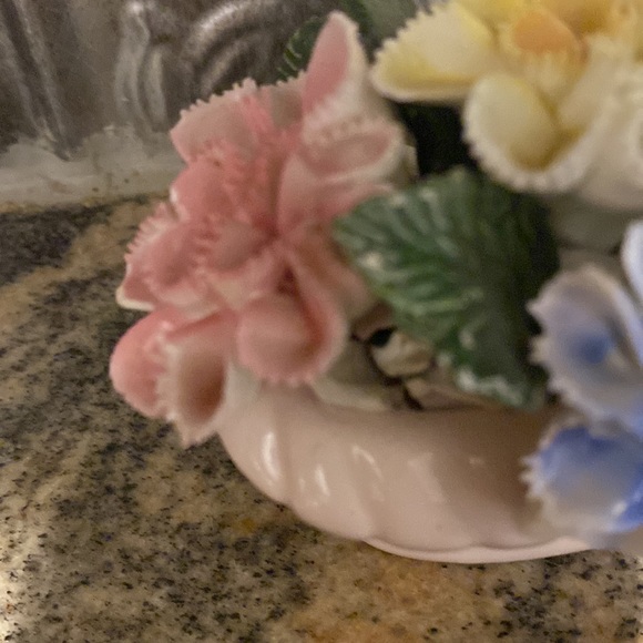 Carnation Bone China Basket. - Picture 4 of 5